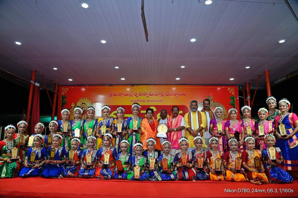 Talikota Hari Krishna with performers at the Shravana Maasa Nrityotsavam dance festival